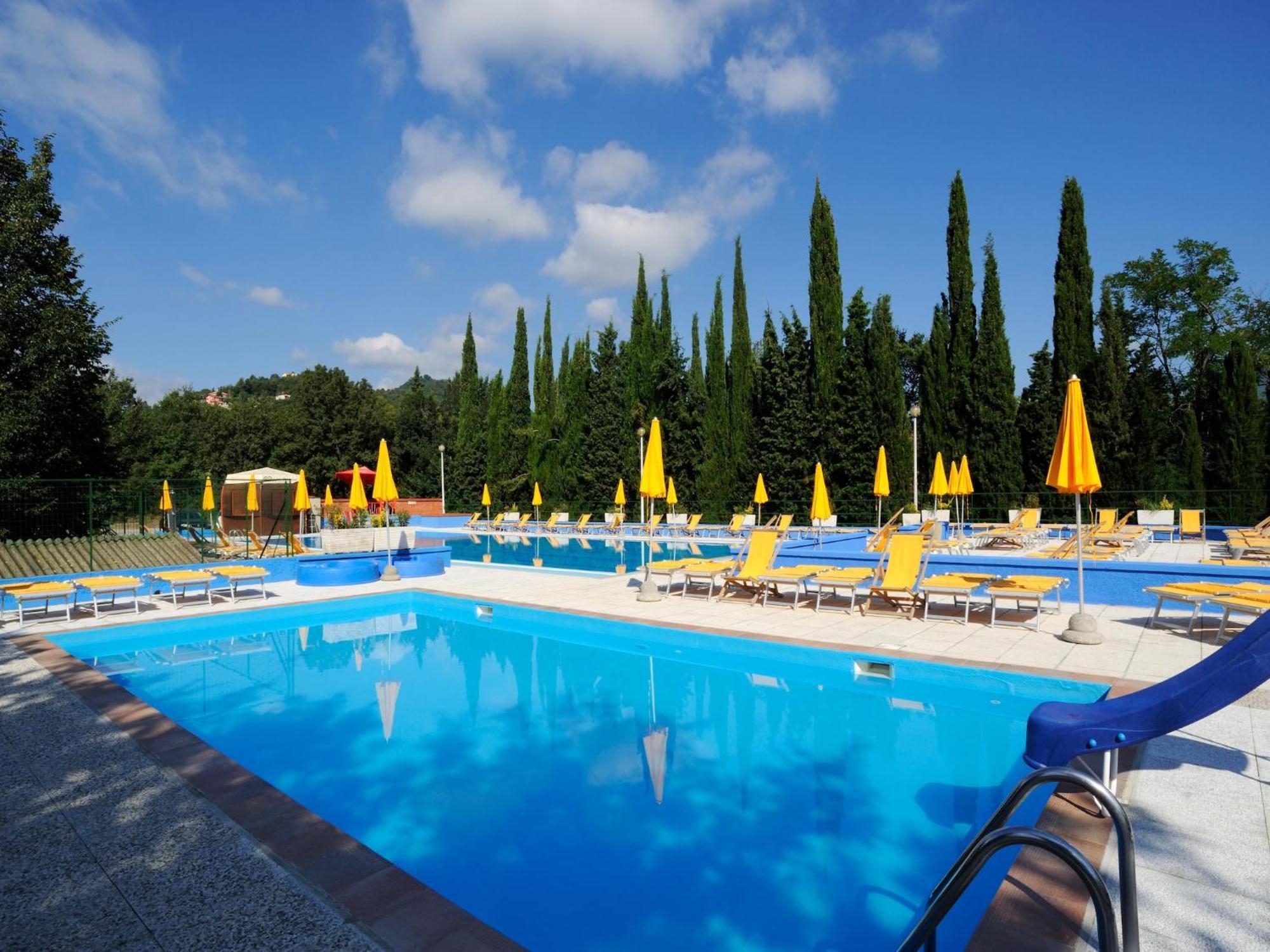 Mobile In Ferienresidenz Mit Pool Villanova d'Albenga